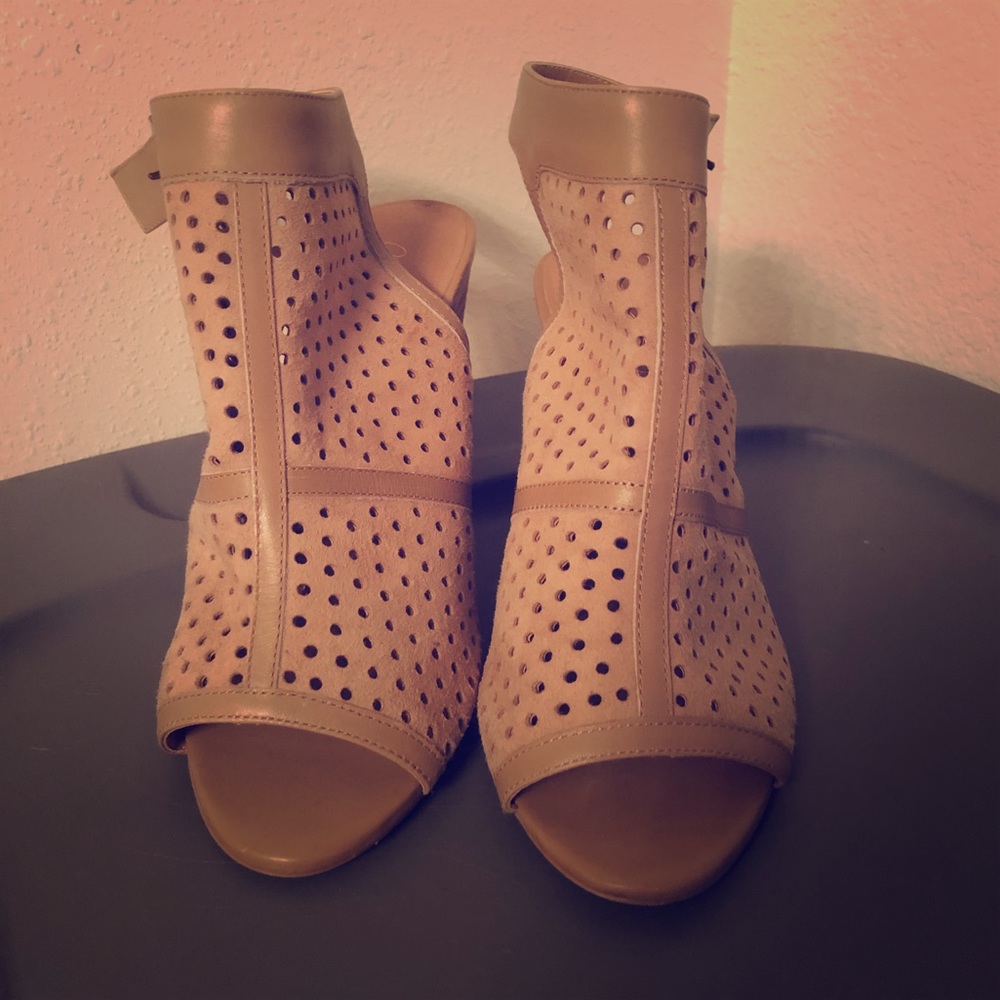 ✨ 3/$10 Tan Booties